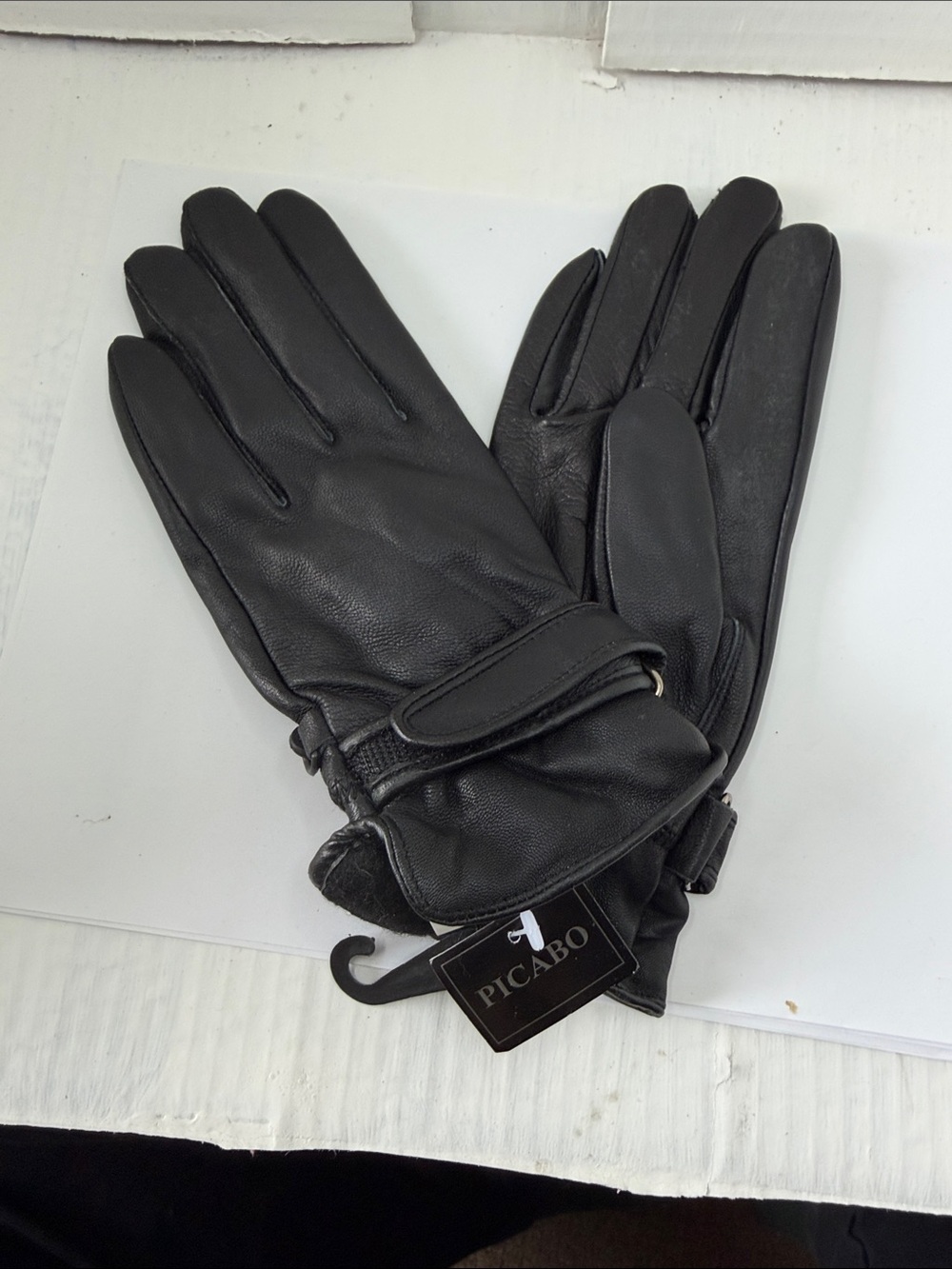 Brand new women’s leather gloves sz medium